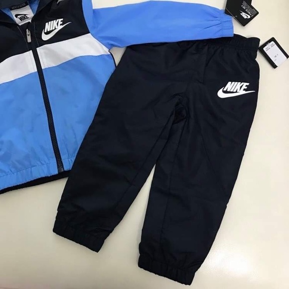 Nike wind breaker hoodie jacket with pants set - Picture 3 of 6